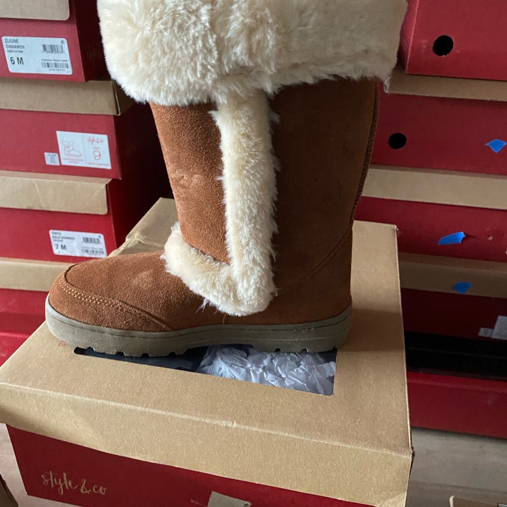 Boots - Picture 3 of 5
